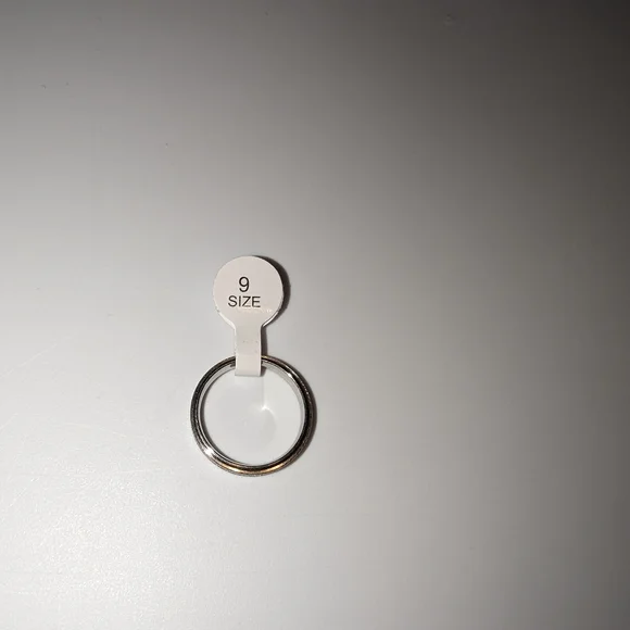 Fashion sparkly ring/band - Picture 10 of 10